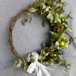 twine-and-stem-xmas-wreath